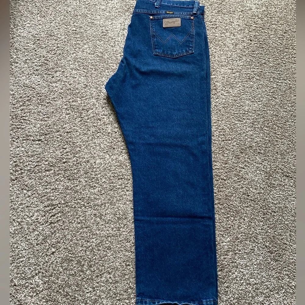 WRANGLER® COWBOY CUT® ORIGINAL FIT JEAN IN DARK STONE SIZE 40 X 30 💙EUC💙